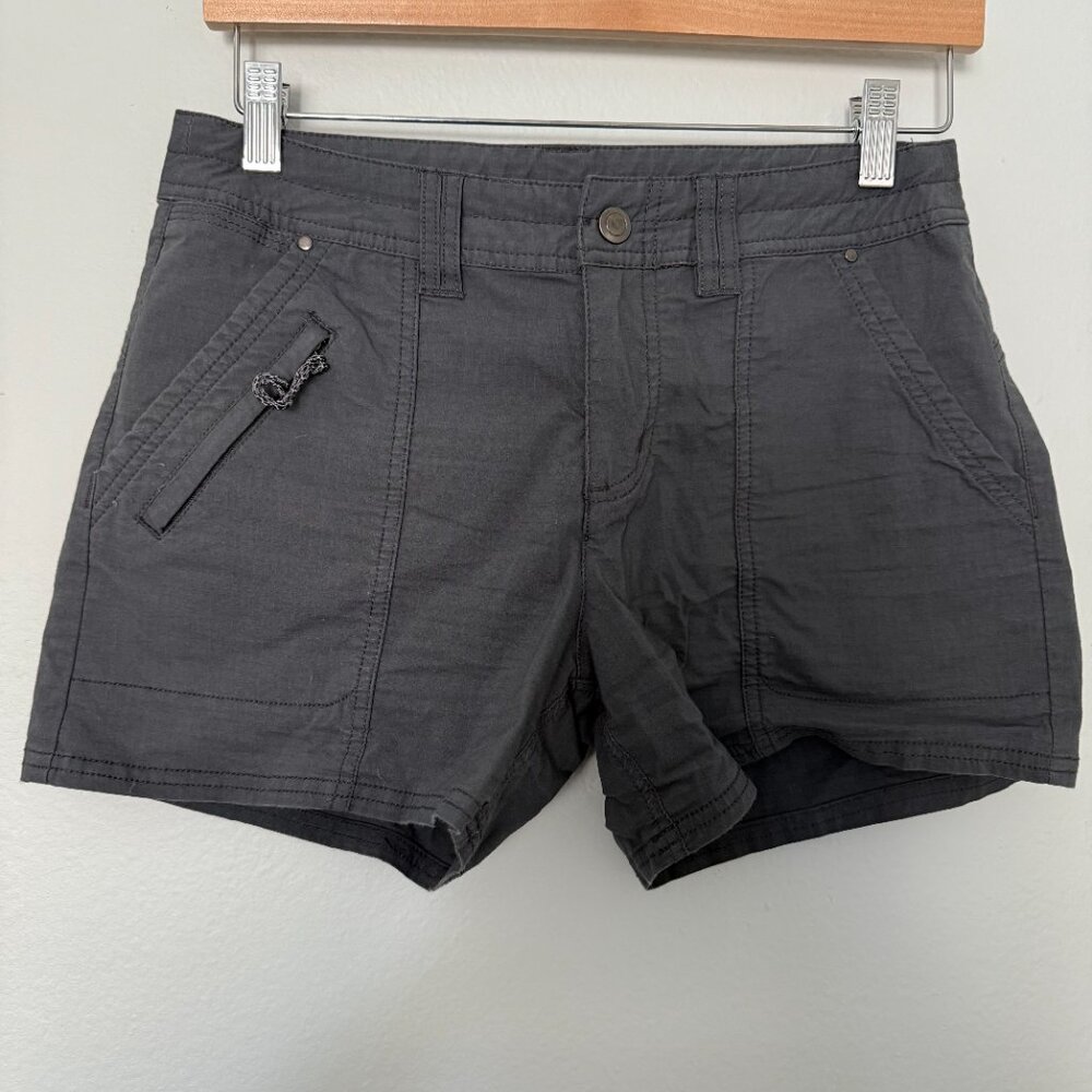 Title Nine Shorts Grey Size 4